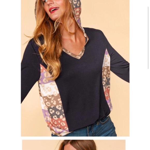NWOT Navy Dark Top Blouse Multi Animal Print Color Hoodie M - Picture 2 of 6